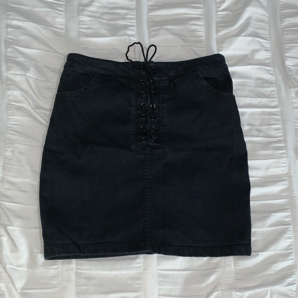 3 for 22! 💎 Forever 21 Black skirt